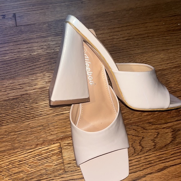 Designer tan high heels with platform chunky but funky heels! - Picture 4 of 6